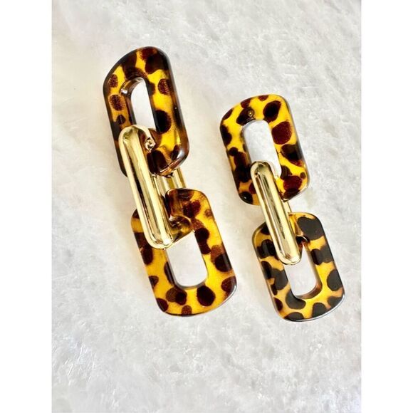 Tortoiseshell chain link with gold color dingle earrings ￼ - Picture 1 of 2